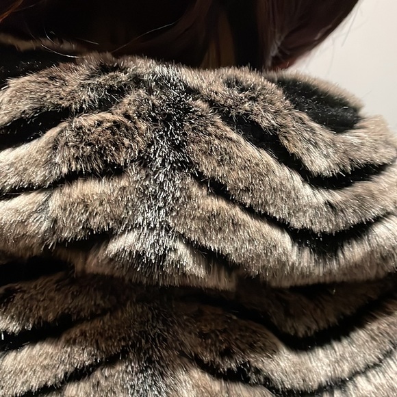 Faux fur Vintage jacket by Unique Int’l. NWOT. Size small. - Picture 9 of 10